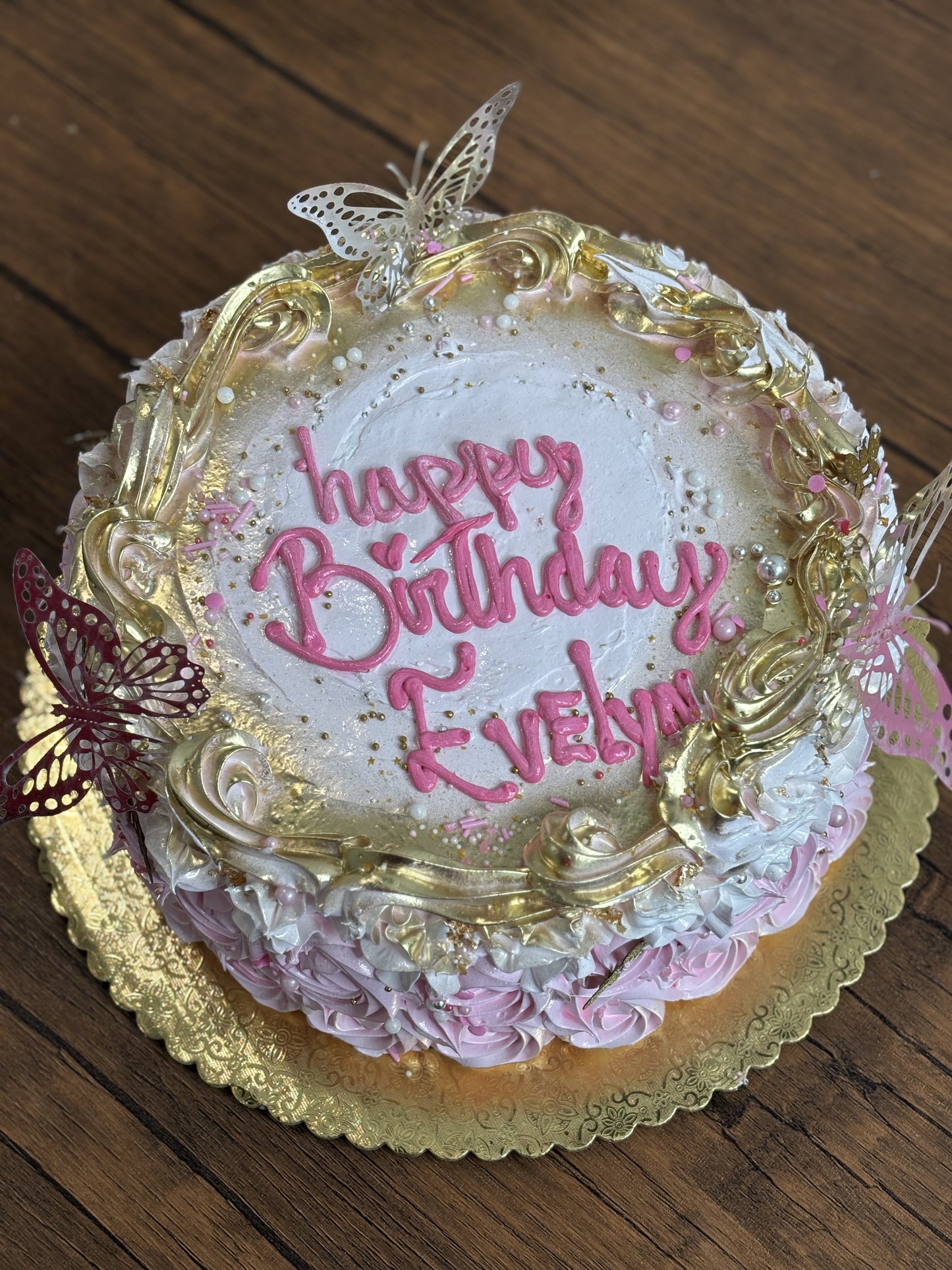 White & Gold Cake | Pink Details & Roses - Traditional Dominican Cake