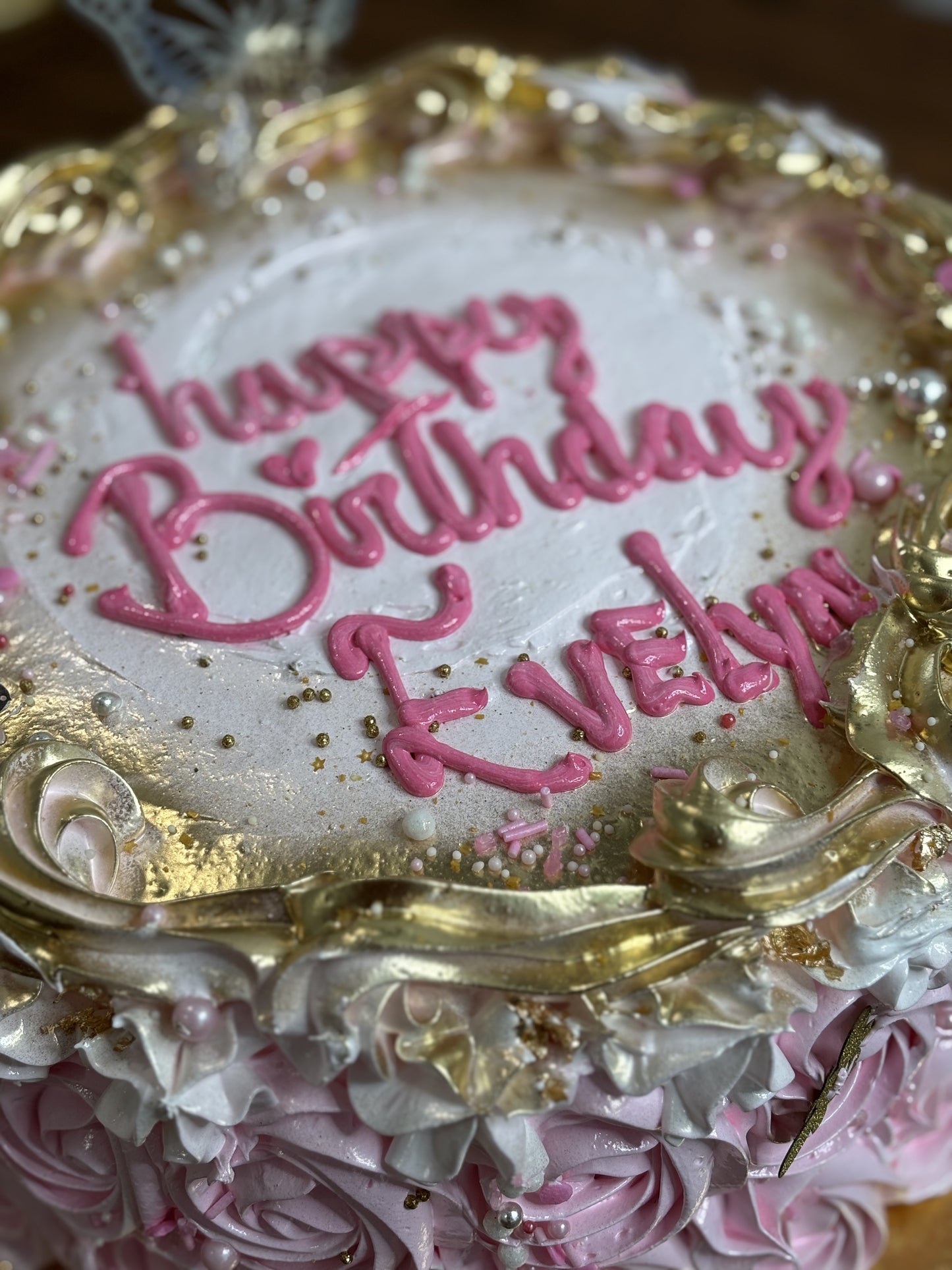 Luxe White & Gold Cake | Pink Details - Traditional Dominican Cake